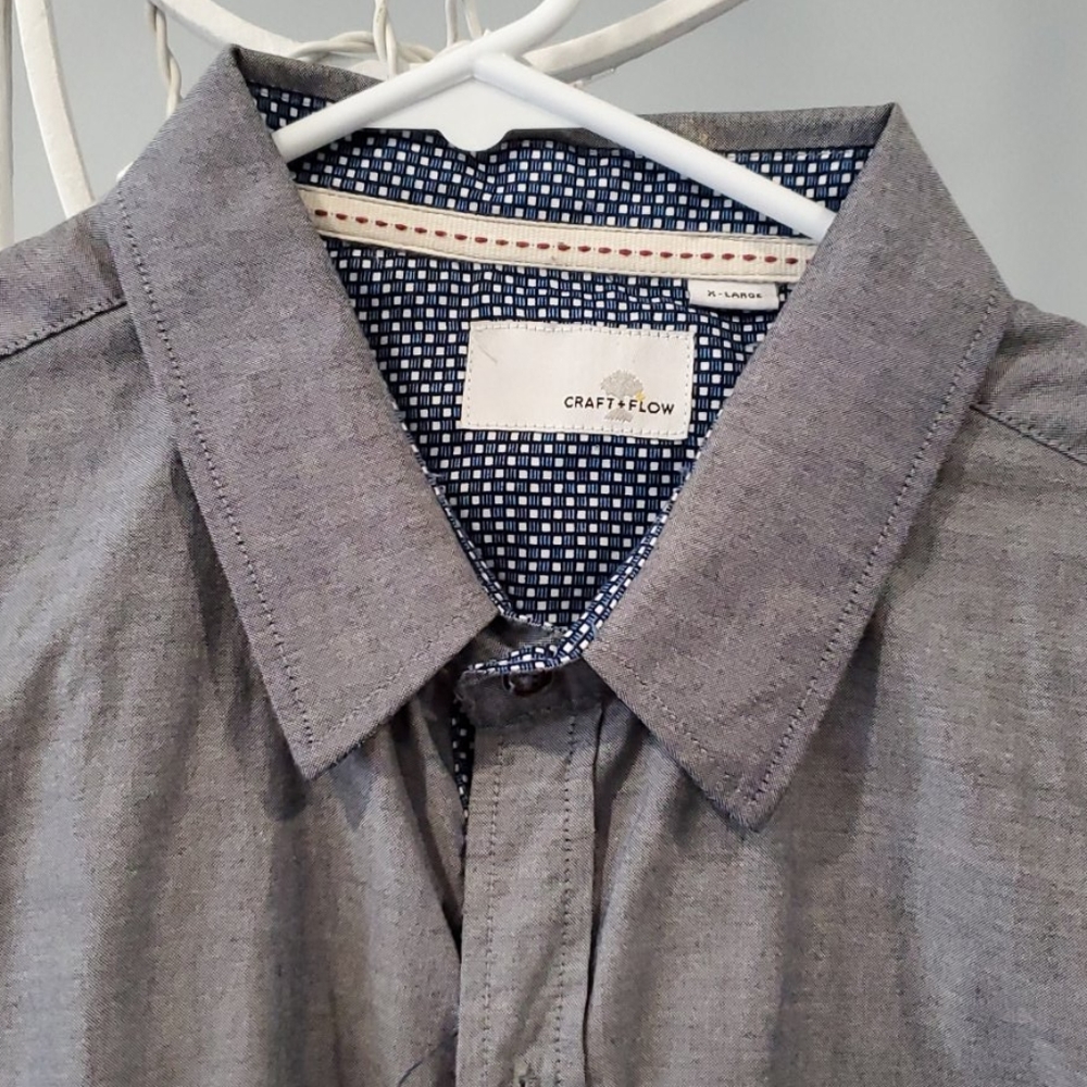 Short sleeve buttondown shirt